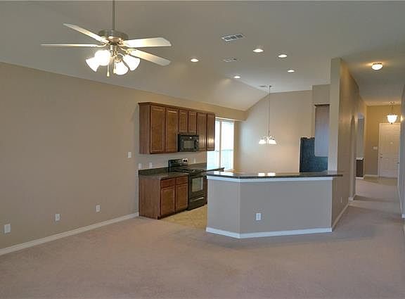 4th image of 5704 Meadowglen Dr