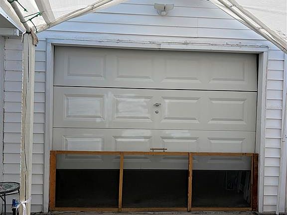 5th image of 918 Brack St