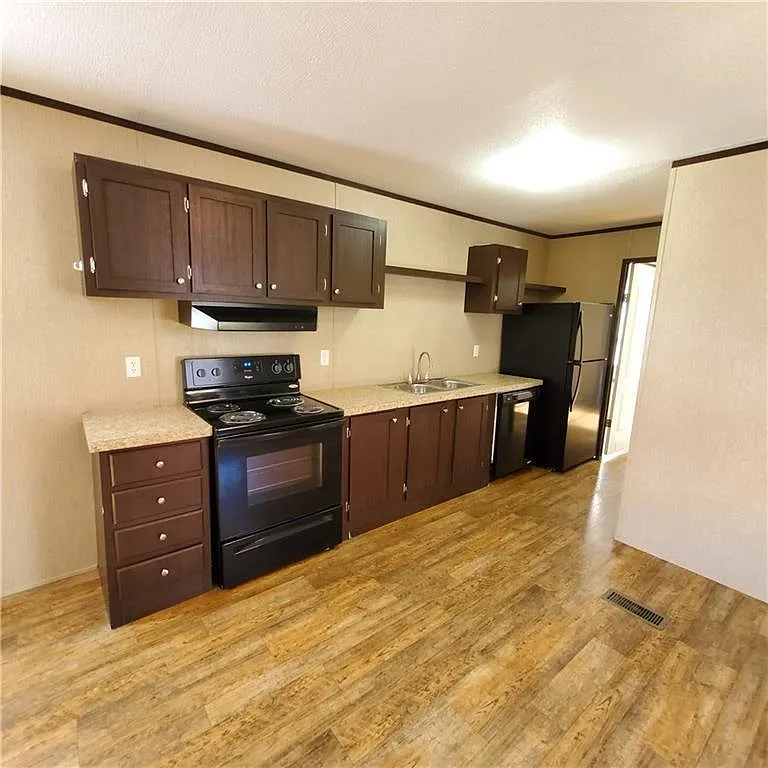 3 bed, 2.0 bath, 860 sqft, $1,350 — Photo 1