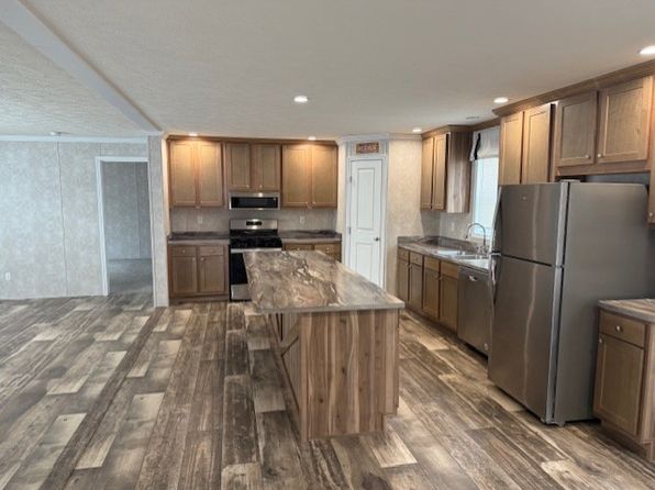 3587 Edmonton Trl #203