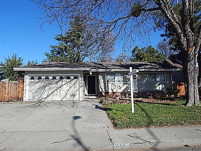 1st image of 224 Dahlia St