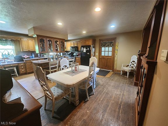 5th image of 33037 W Main St