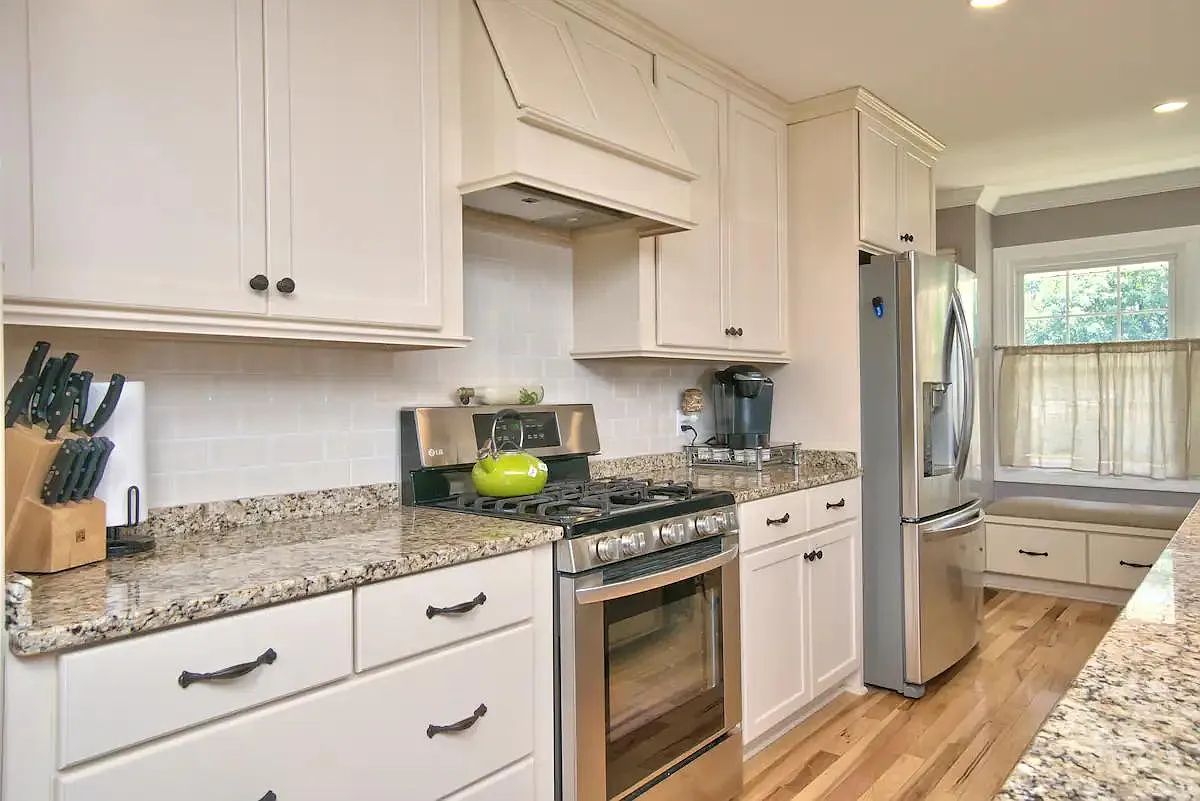 101 Harrowgate Dr — Photo 3