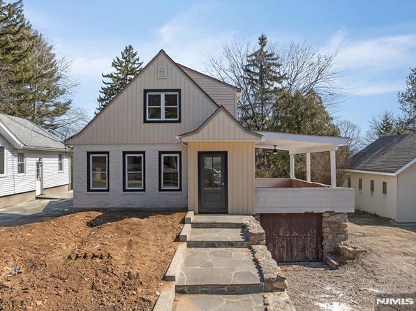 32 Summit St, Park Ridge, NJ 07656