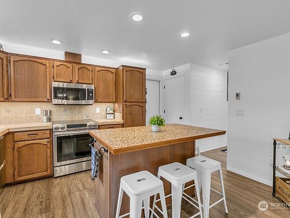 2nd image of 9415 Pinedrop Court SE