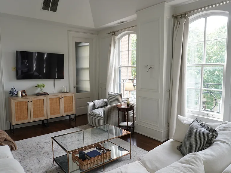334 W Menomonee St #302 — Photo 2