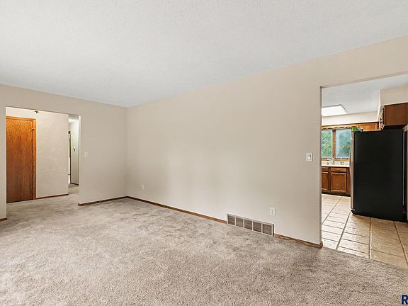 5th image of 4104 S Birchwood Ave