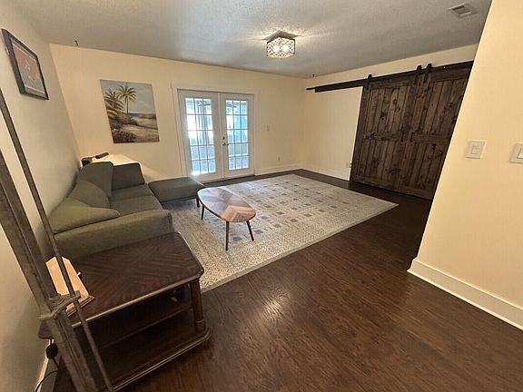 5th image of 1202 Thomason Dr