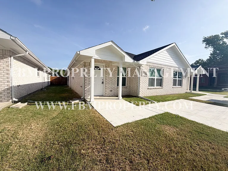 114 E Camden St - Brand New 2 Bedroom, 2 Bathroom Duplex Located in Rice, TX! — Photo 3