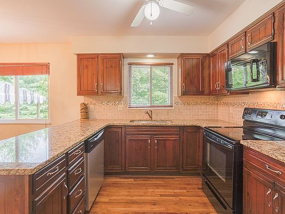 5th image of 3080 Balsam Ct