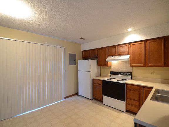 2nd image of 1028 NE Lindsay Ave APT B