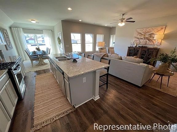 4th image of 1507 E Gary St
