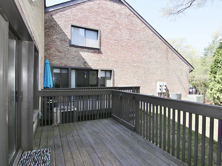 2289 Bedford St #F6 — Photo 9