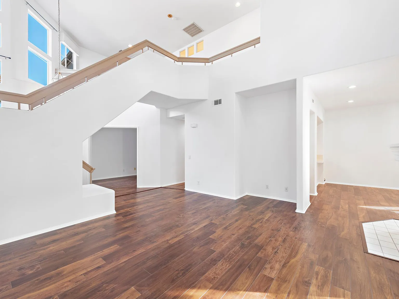 2 bed, 1640 sqft, $4,375 — Photo 2