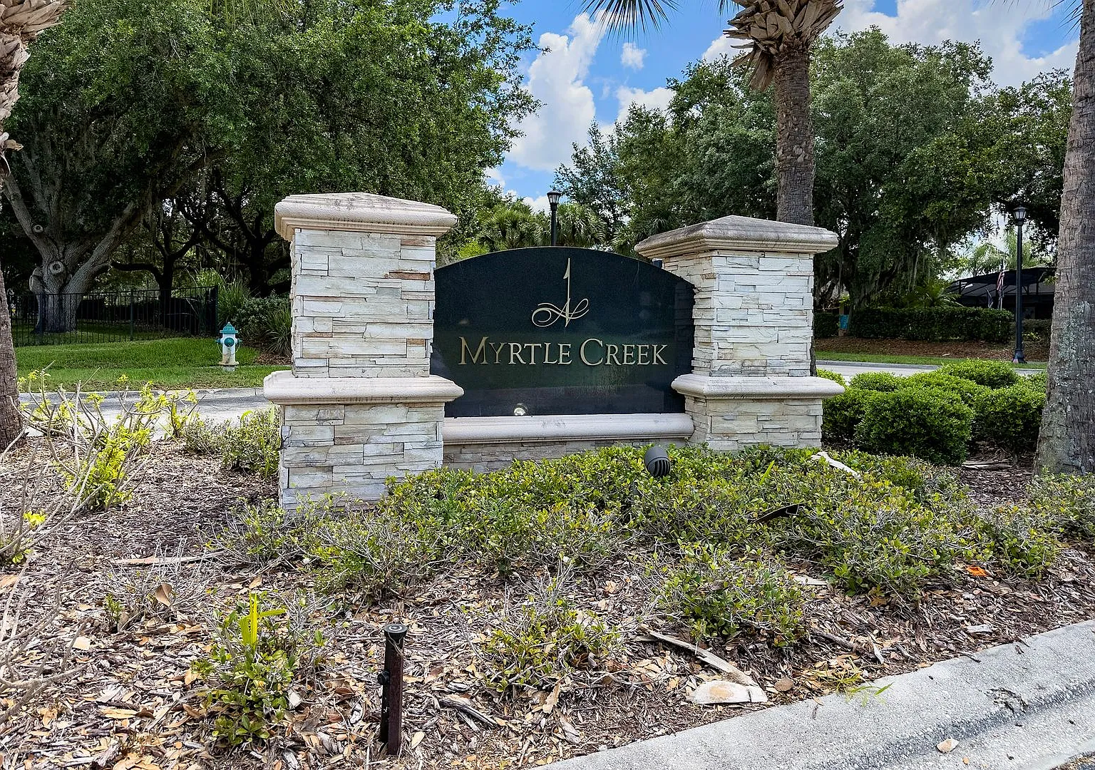 Beautiful 4 Bedroom On Large Corner Lot - Lake Nona — Photo 3