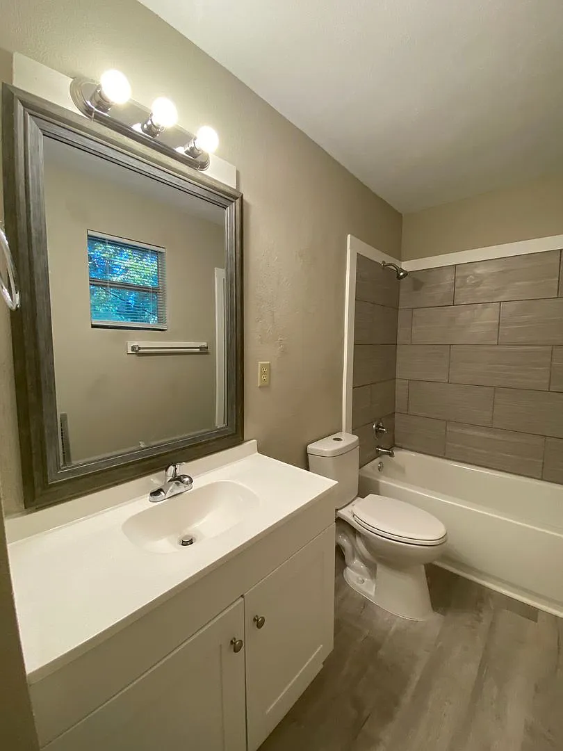 2342 Airport Dr. — Photo 4