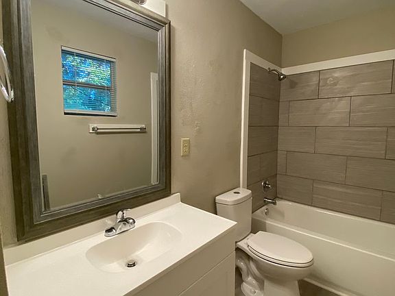 4th image of 2342 Airport Dr Unit A