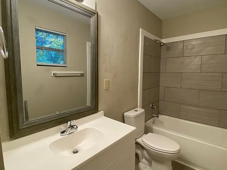 2342 Airport Dr. — Photo 4