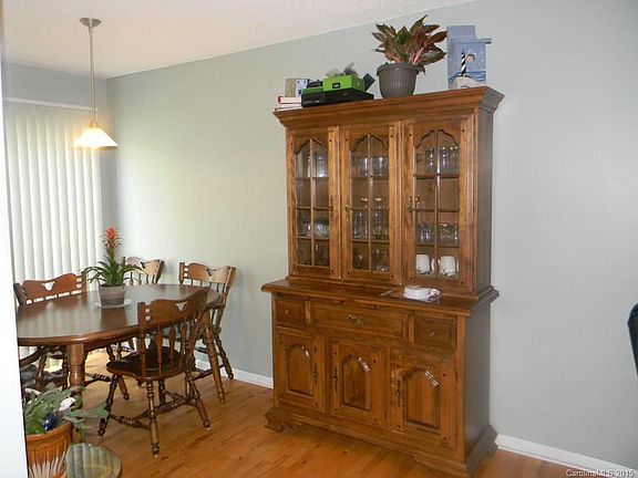 2nd image of 132 Mangum Cir #132