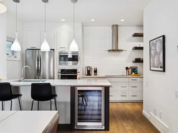 2421 N 2nd Ave NW #1, Calgary, AB T2N 0H5