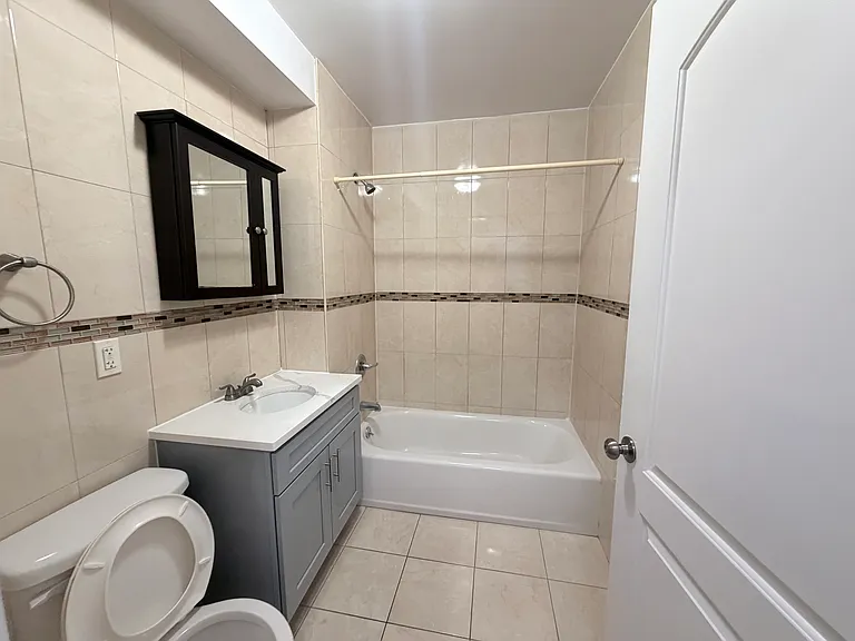 25 Cox Pl #2 — Photo 3