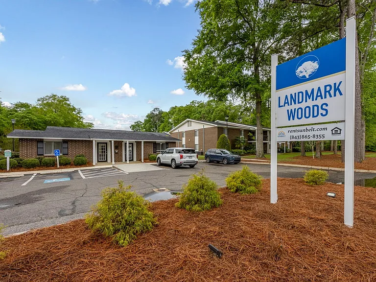 Landmark Woods Apartment Homes — Photo 5