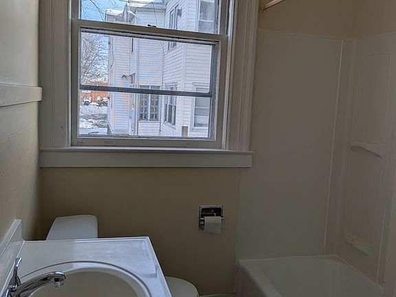 5th image of 256 South St APT 1