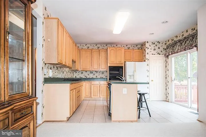 8359 Regal Oak Ct — Photo 9