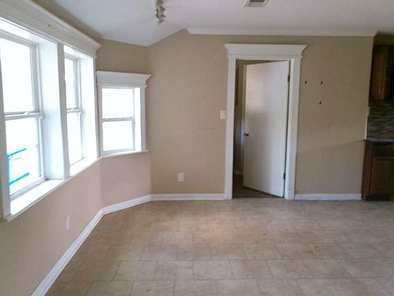 5th image of 52 Banyan Ct