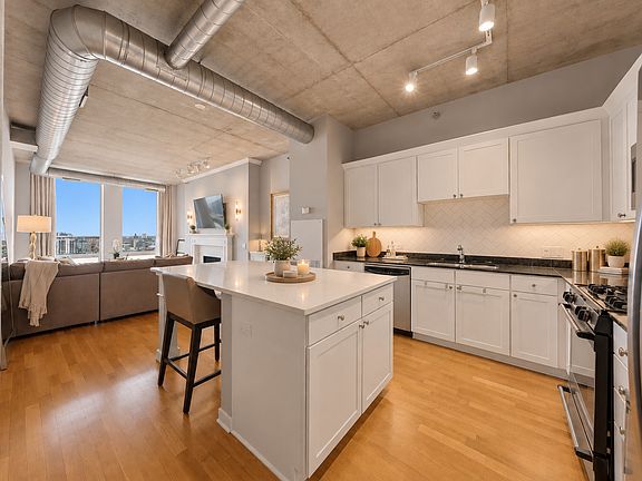 3rd image of 720 N Larrabee St APT 1509
