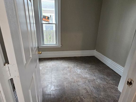 1st floor bedroom-small