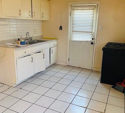 5th image of 620 N Clark Dr