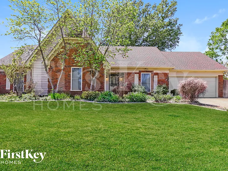 3707 Oak Forest Dr — Photo 1