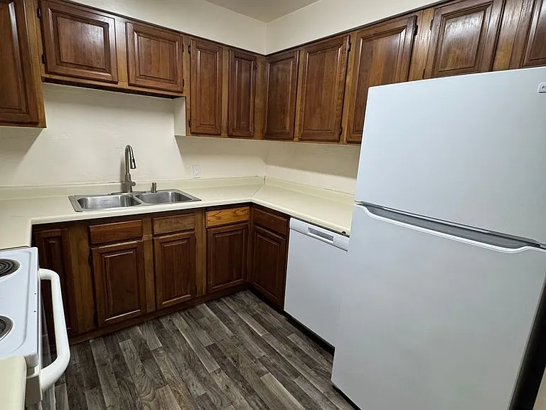 8003 N Wabash Ave — Photo 13