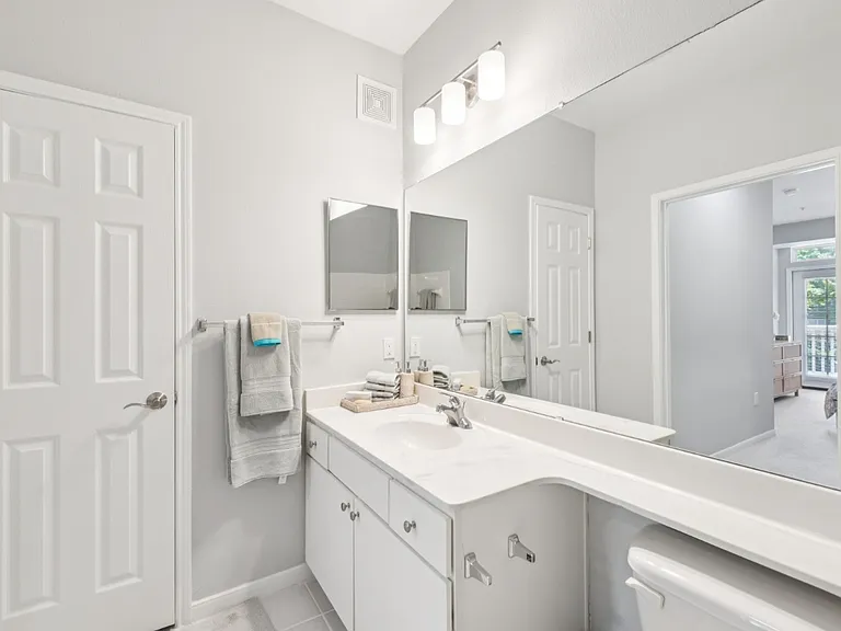 Stone Point Apartments — Photo 15