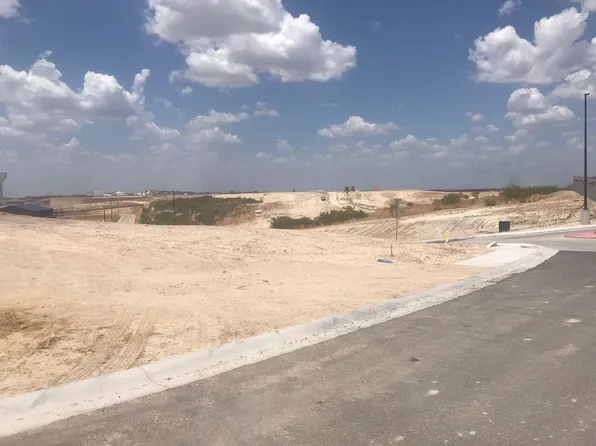 10 Acantilado Dr, Laredo, TX 78045