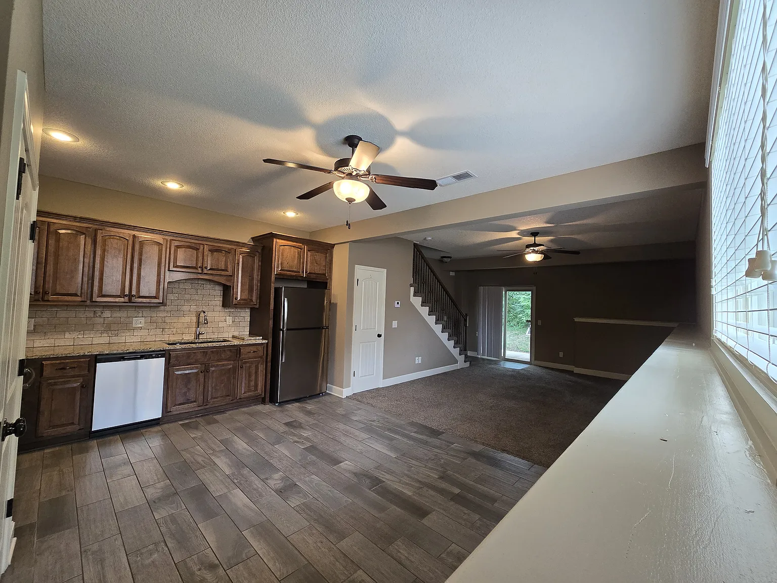 3 bed, 2.5 bath, 1550 sqft, $2,000 — Photo 4