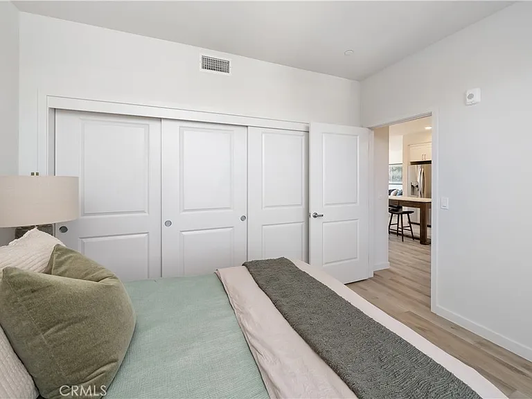 2475 Victoria Ave — Photo 20
