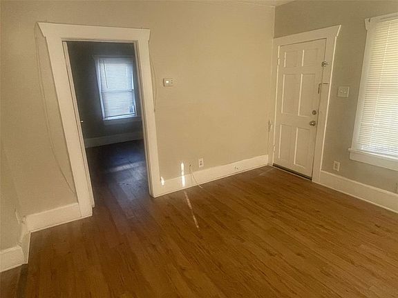 3rd image of 3944 14th Ave S