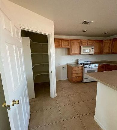 4th image of 10151 Rea Ave