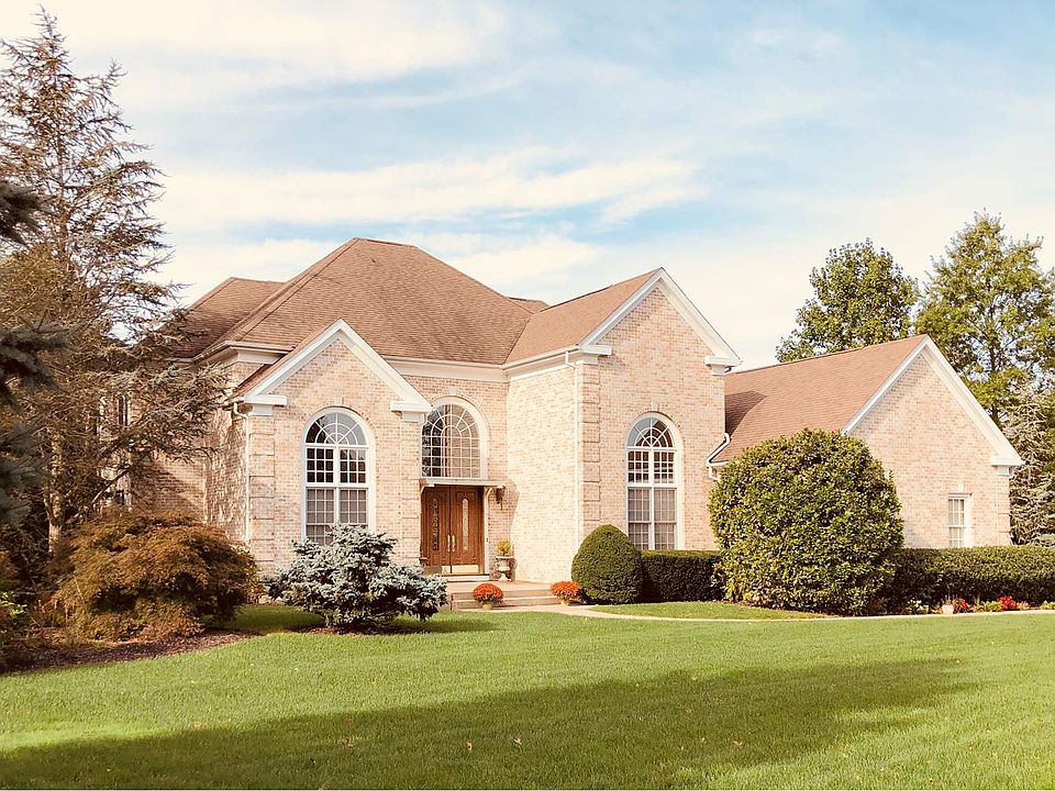 1st image of 30 Stone Hill Dr S