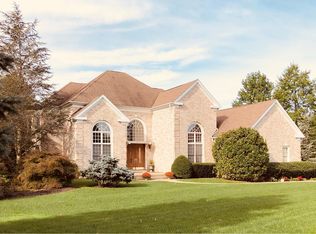 30 Stone Hill Dr S, Manhasset, NY 11030
