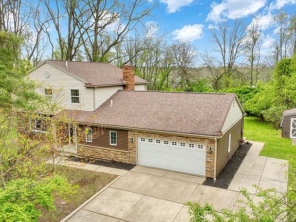 5th image of 2755 Robinson Rd