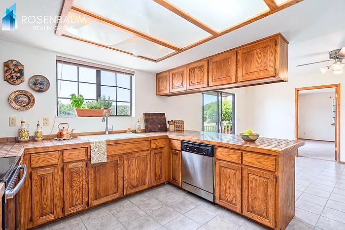 1081 Canary Dr — Photo 4