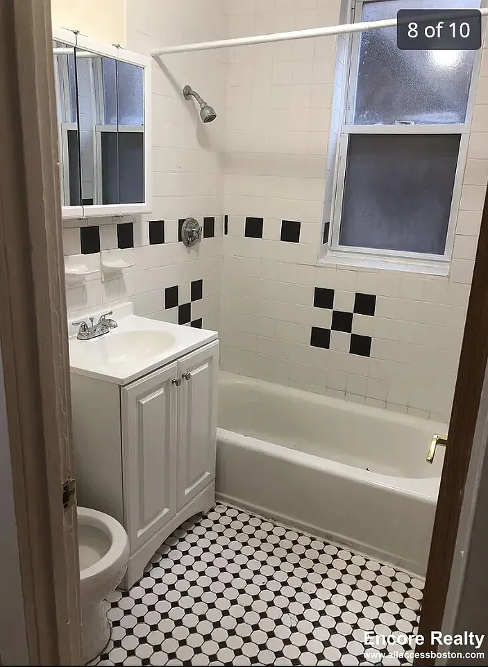 Studio, 375 sqft, $2,200 — Photo 4