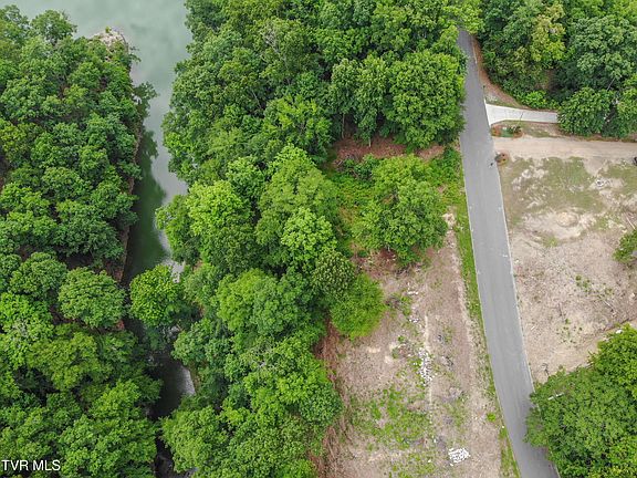 3rd image of 101 Pointe Dr