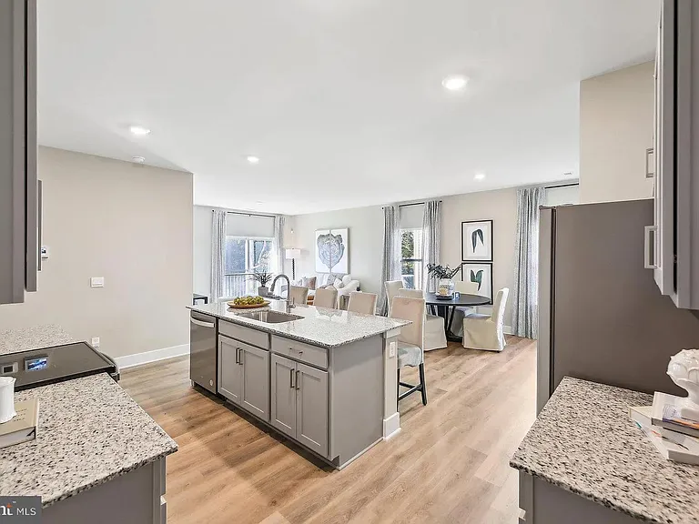 111 Charing Cross Dr — Photo 8
