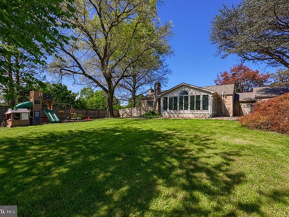 3rd image of 1411 Vesta Dr