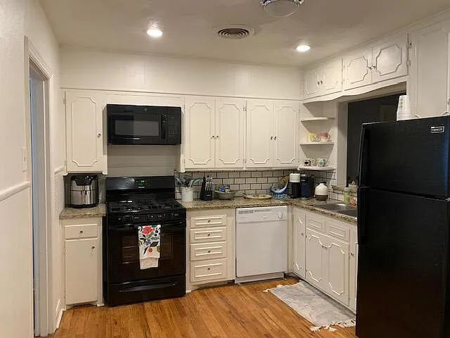 2807 Elgin Ave — Photo 2