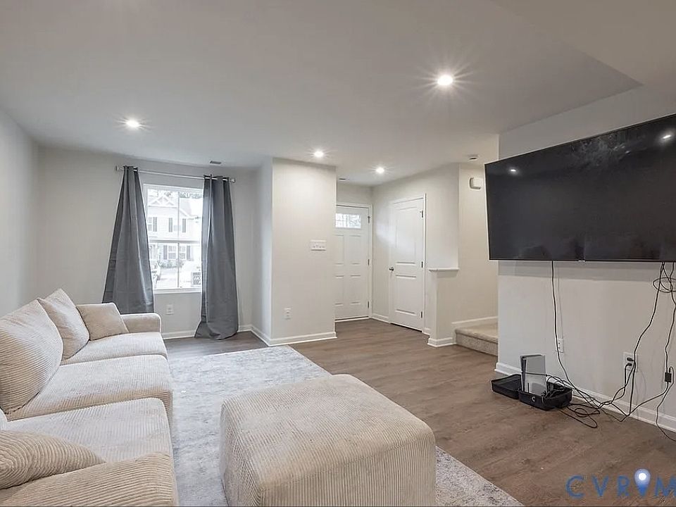 2nd image of 1129 Canterbury Ridge Rd